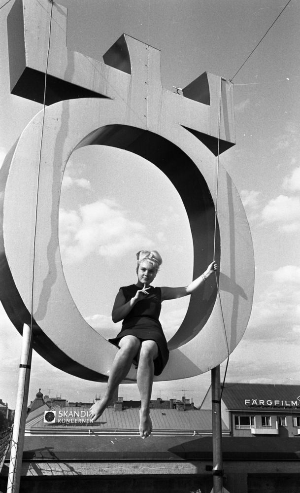 Hyr brallis 29 maj 1965

Fotomodell sitter i Örebros logga ett krönt Ö