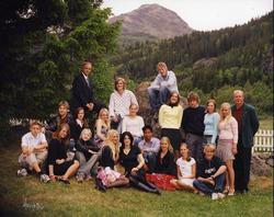 Avgangsklassen ved Hemsedal barne- og ungdomsskule i 2004.
F