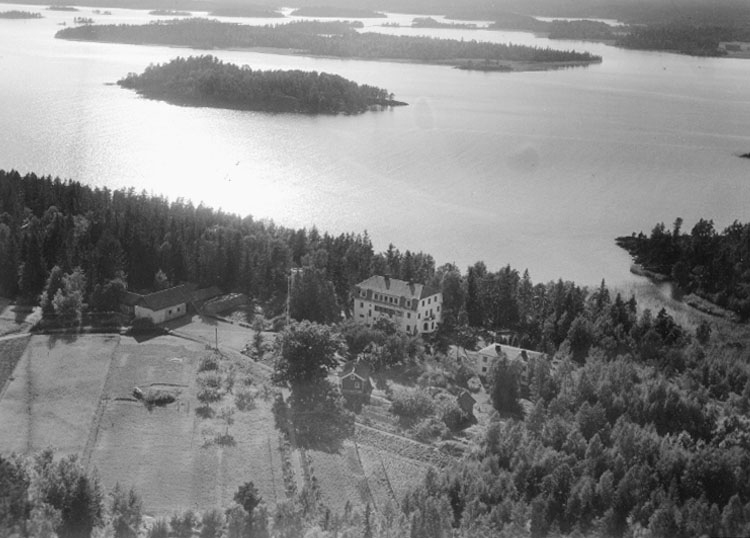Flygfoto över Vasshammars Vårdhem, Hammar.
Bilden tagen för vykort.