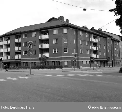 Engelbrektsgatan 23, 1989-06.
Till höger går Floragatan in.