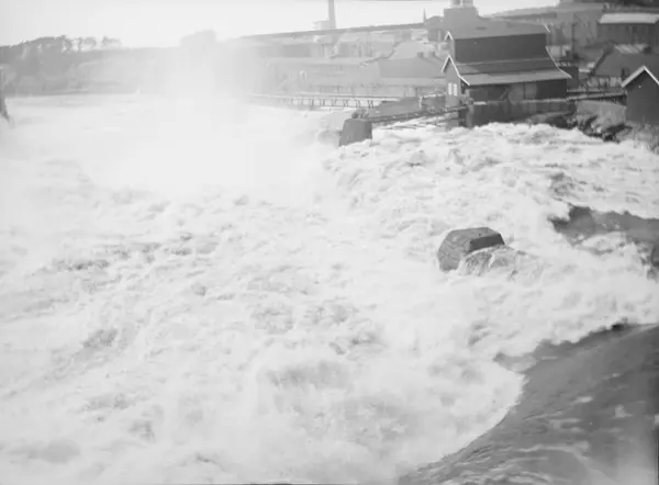 Bildet Viser Sarpefossen Sett Fra Struerveien Enten På Samme Side Som ...