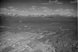 Dombås, Dovre, 08.07.1952, oversiktsbilde, fjell med snøflek