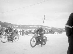 Mjøsløpet 1933, Menn på motorsykkel. Mennesker.