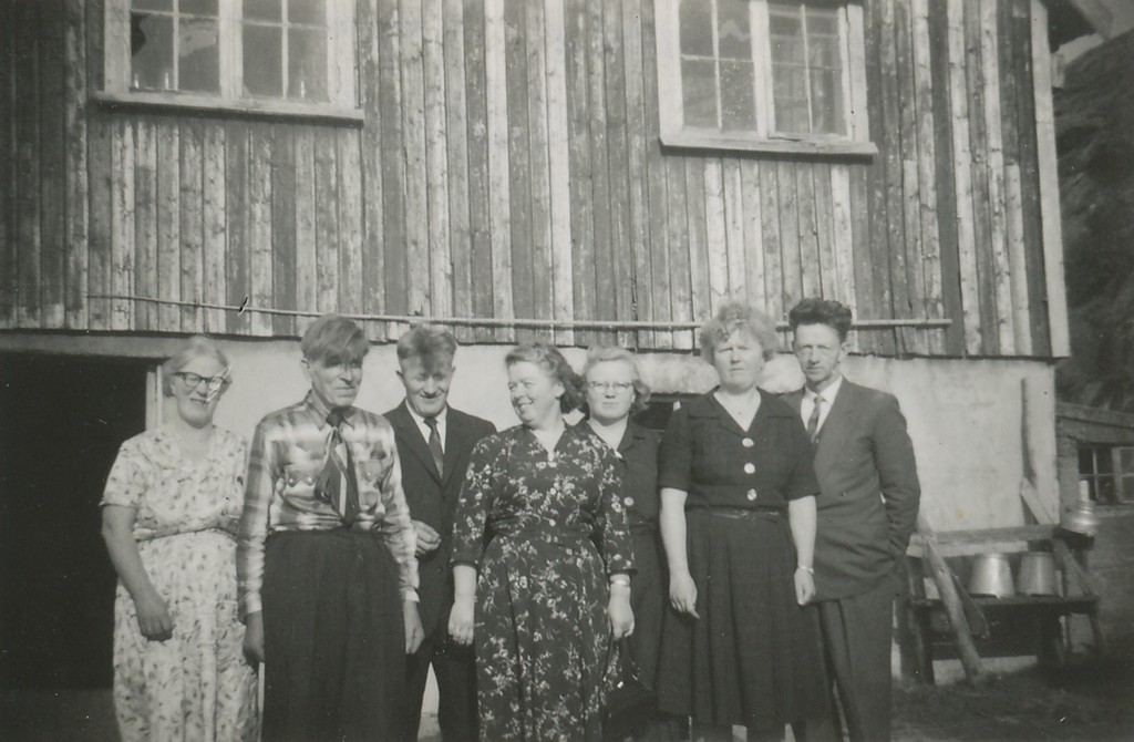 Frå venstre Torbjørg og Ingvald Skårland, Olga f. Haugstad og  Sigurd  Skårland (Lende 17.1) , Ingrid f. Tjåland Helland, Mari f. Skårland og Alfred Thu.