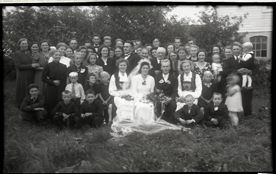 Gjestene i bryllupet til Ester Netland g. Frøyland (1921 - 2010)
