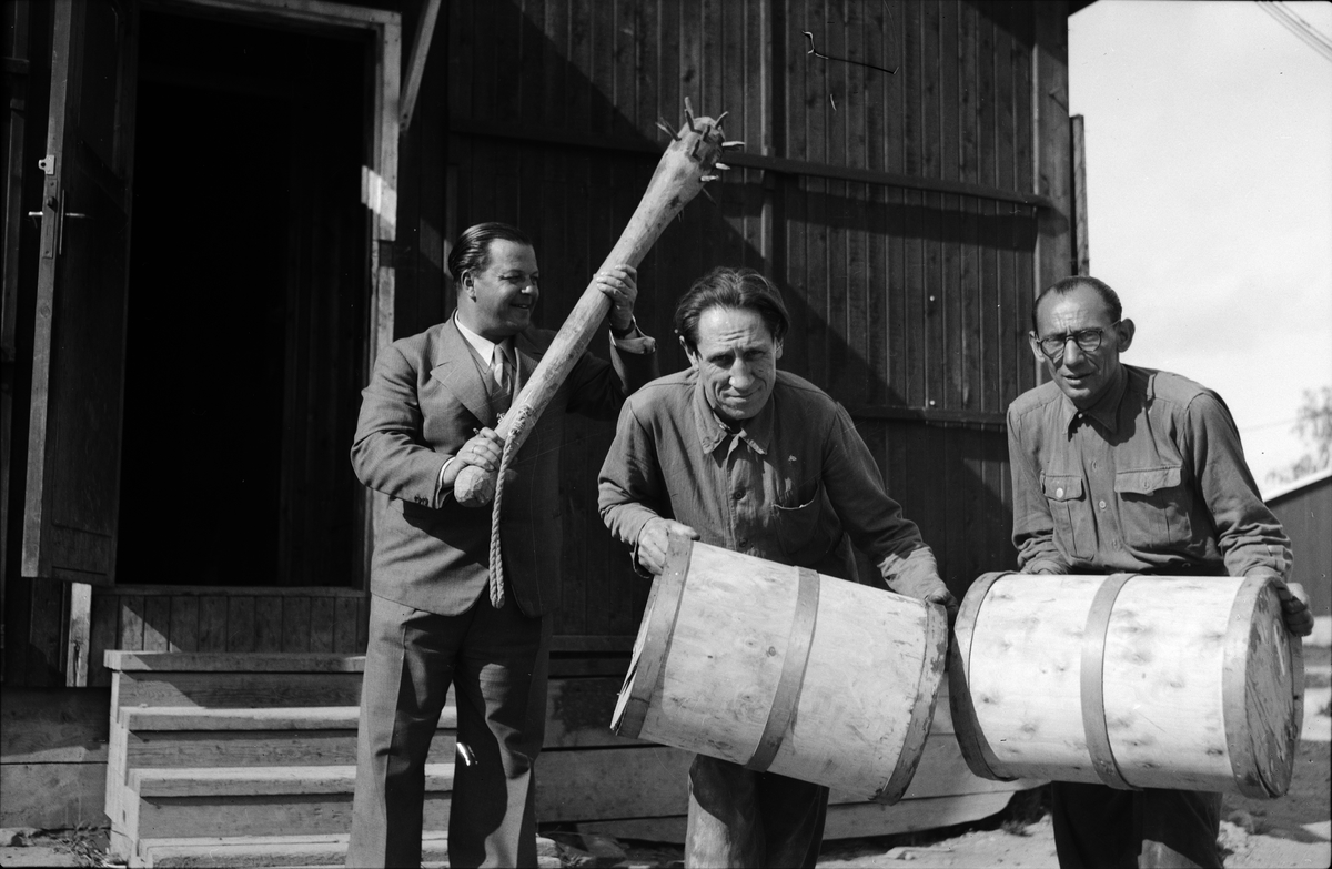 "Franska tvångsarbetare från Norge vilar ut i uppländsk miljö", Axvall, Gottröra socken, Uppland 1945