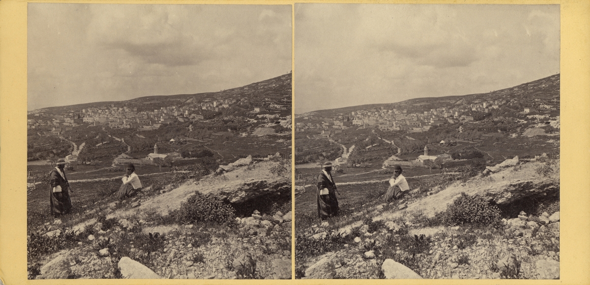 Stereobild av Nazareth sett från öster, med "The well of the Virgin".