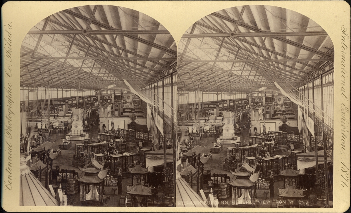 Stereobild, huvudbyggnaden Centennial International Exhibition 1876.
"Main Building, General Wiew from W End".