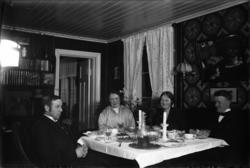 Fotsamling etter Hans Tveito. Kristiane og Hans Tveito gjest