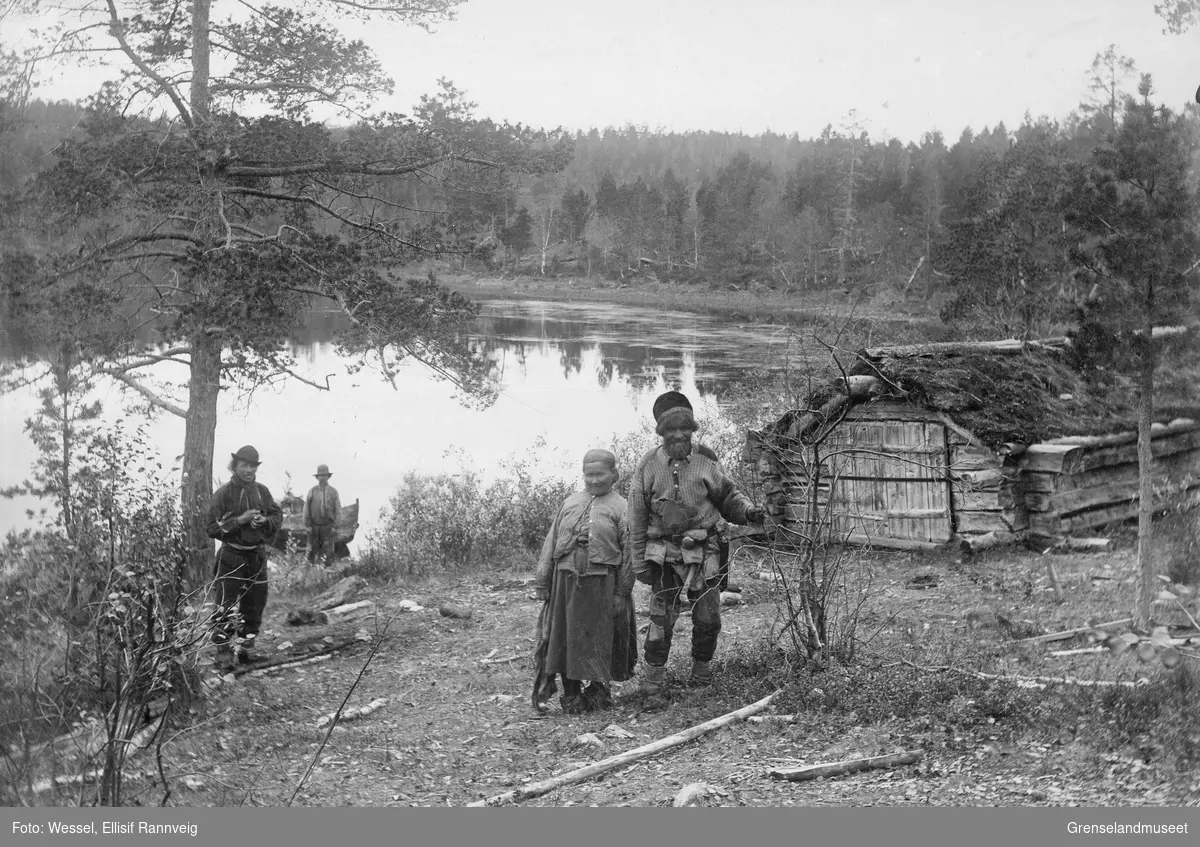 Skoltesamer ved Nordre ende av Langvannet på russisk side i Pasvik 1902.