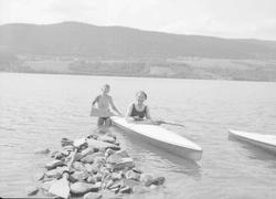 Fra Mosodden ved Mjøsa. Kajakkpadlere.