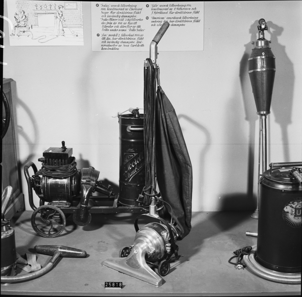 Elektrisk dammsugare för mattor, för 200-220 V likström. Motor: tillv.nr. 14332. Sladden är trasig.