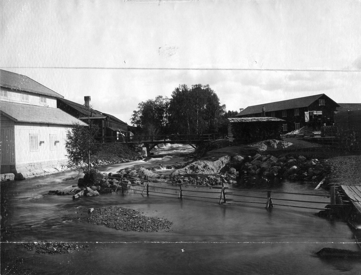 Graninge kvarn, smedja och såg. 1898
Ångermanland. Graninge socken. Graningeverken.
Tidskriften Hemmets bildmaterial.