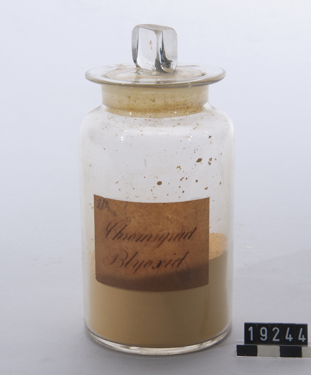 Prov på blykromat, i burk av glas med etikett: "Chromsyrad Blyoxid".