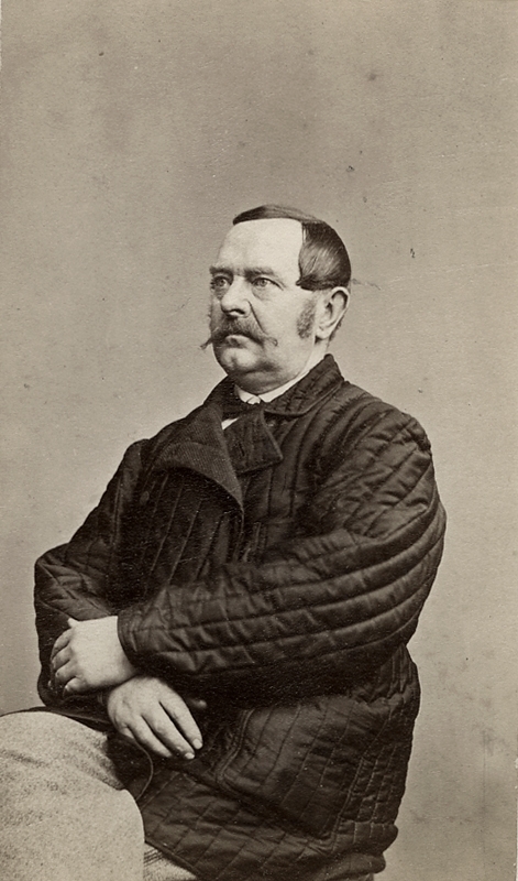 Johan Vilhelm Blomén, apotekare, senare bankkamrerare (1820-1903), gift med Alina Maria Beskow (1827-1918). Deras son var Johan Emil Blomén (1860-1920), fysiker, kemist.
Johan Vilhelms Bloméns föräldrar var Jonas Blomén och Juliana Svenberg.