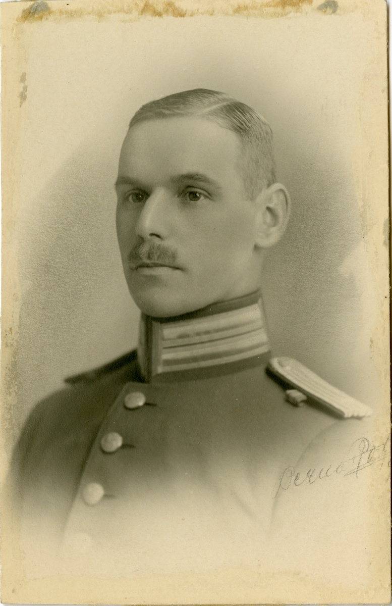 Porträtt av Eric Richard Emanuel Braide, officer vid Hälsinge regemente I 14.