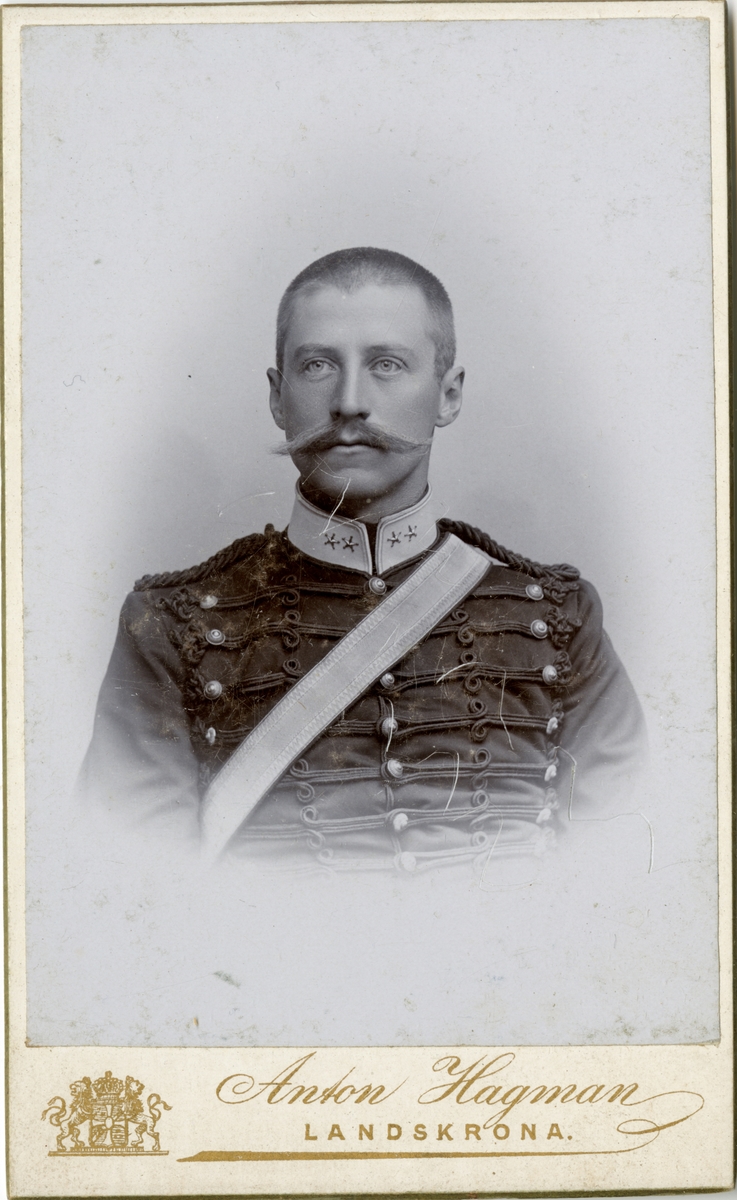 Porträtt av Johan Henrik Dieden, löjtnant vid Wendes artilleriregemente A 3. Se även bild AMA.0007091 och AMA.0007110.