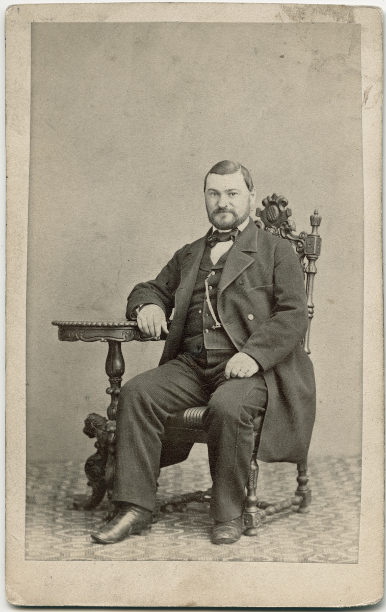 Kabinettsfotografi - man, Uppsala 1860-tal