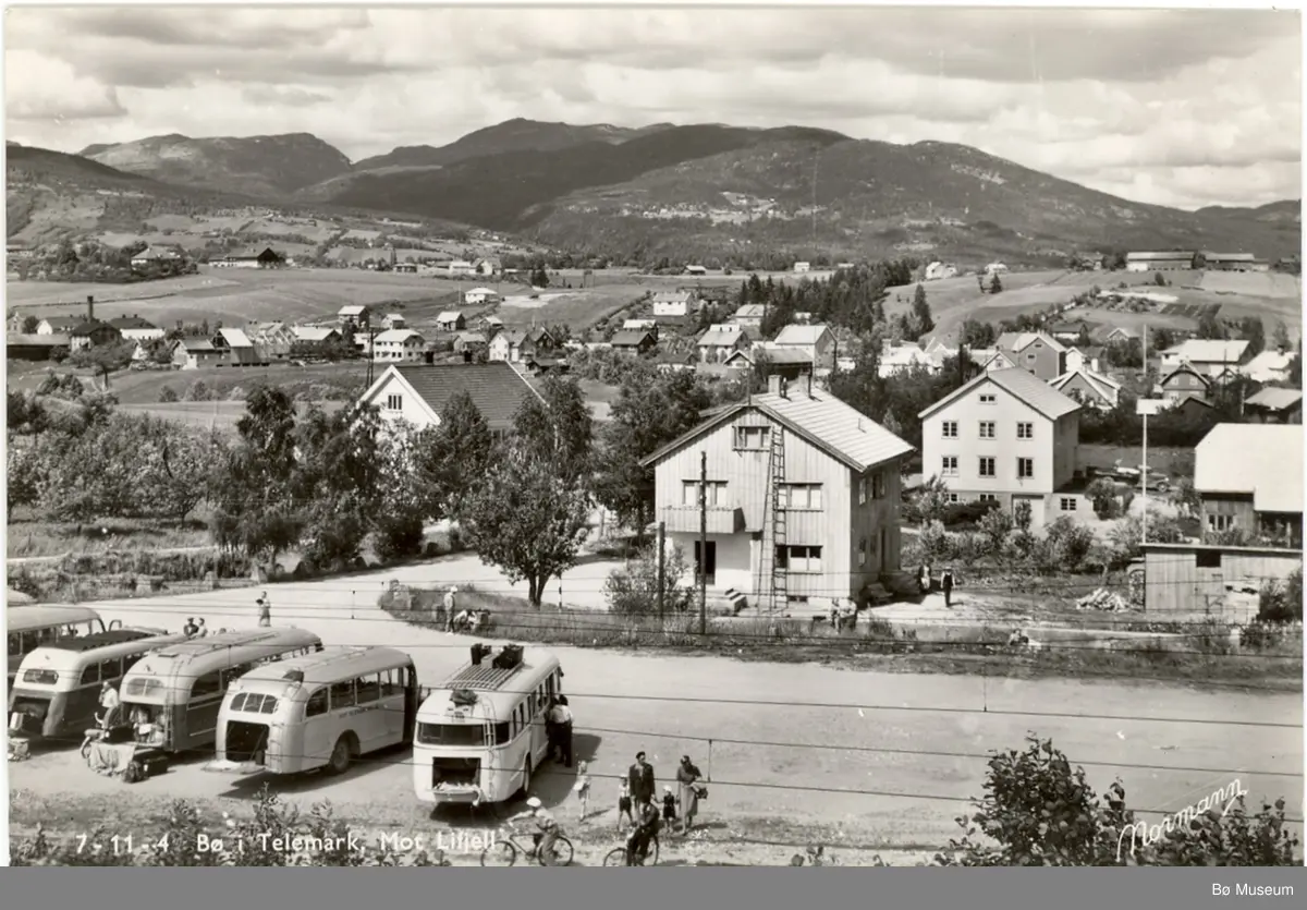 7-11-4 Bø i Telemark. Mot Lifjell - Midt-Telemark museum / DigitaltMuseum