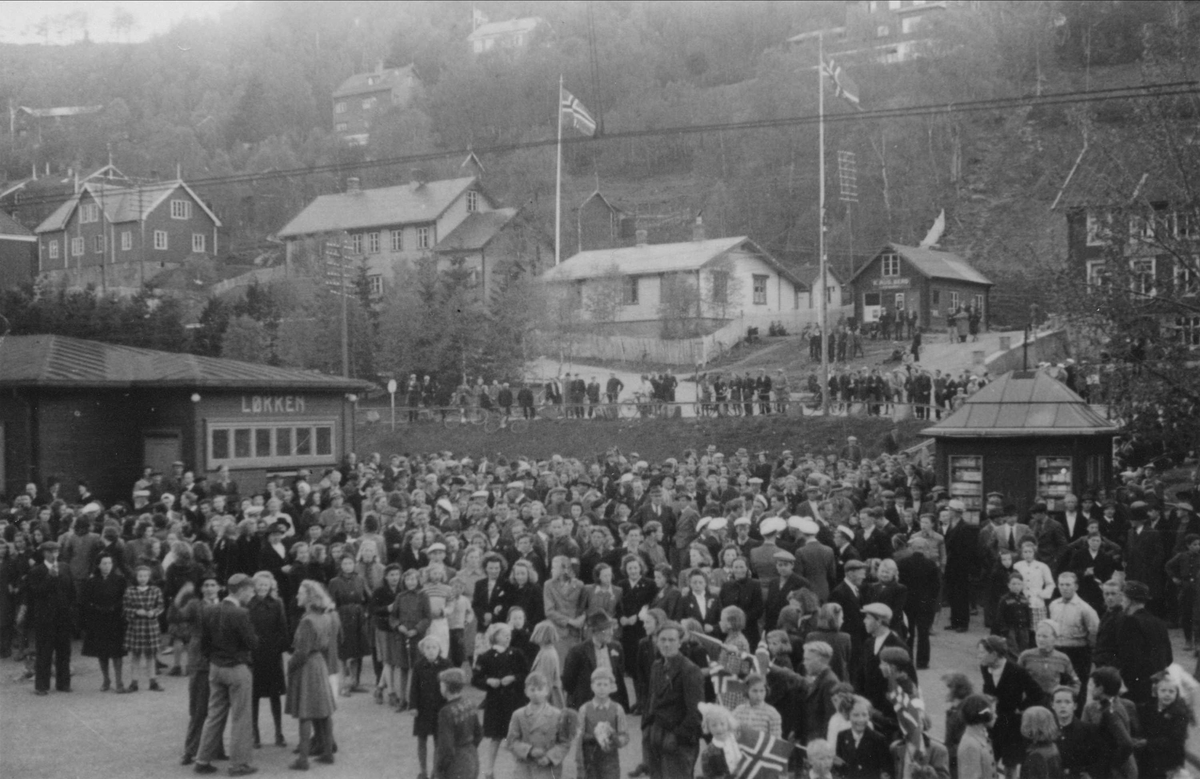 Mottakelse på Løkken stasjon av tysklandsfangene Ola Isdal, Odd Olsen og Fredrik Vavold.
