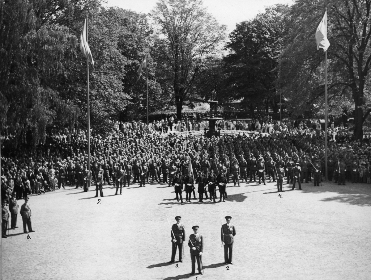 Jubileum 50 års, A 6. Regementet uppställt i Rådhusparken.