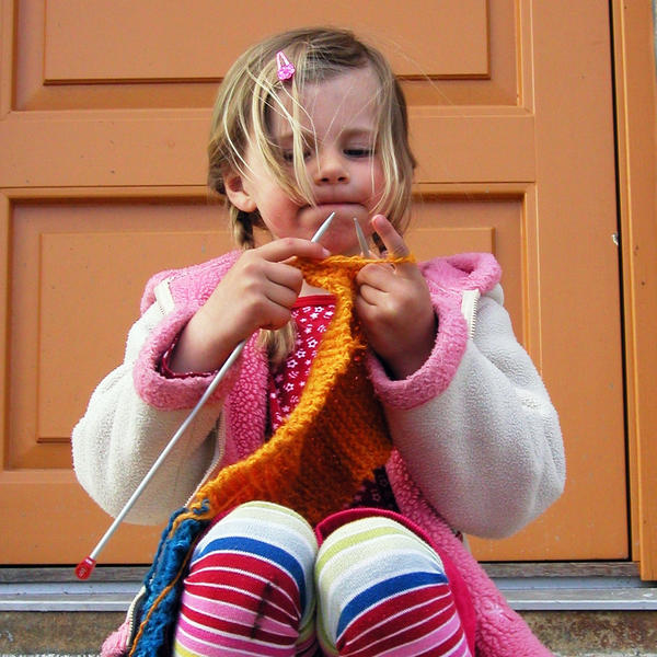 Knitting Girl. Foto/Photo