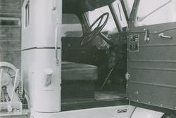 Interiør i førerhus på FWD lastebil mellom 1936-1950