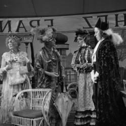 Nationaltheatret. Hovedscenen..DEN GALE FRA CHAILLOT av Jean