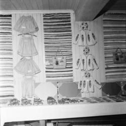 Vardens arkiv. "Skien arbeidsskoles elevarb.-utstilling"  19