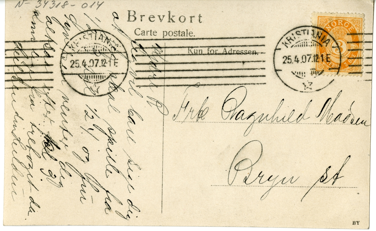 Postkort. Scene fra "Den glade enke" spilt på Nationaltheateret i 1906.