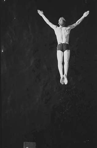 Stupende mann, Ingierstrand bad. Anders Beer WIlse, 1938.