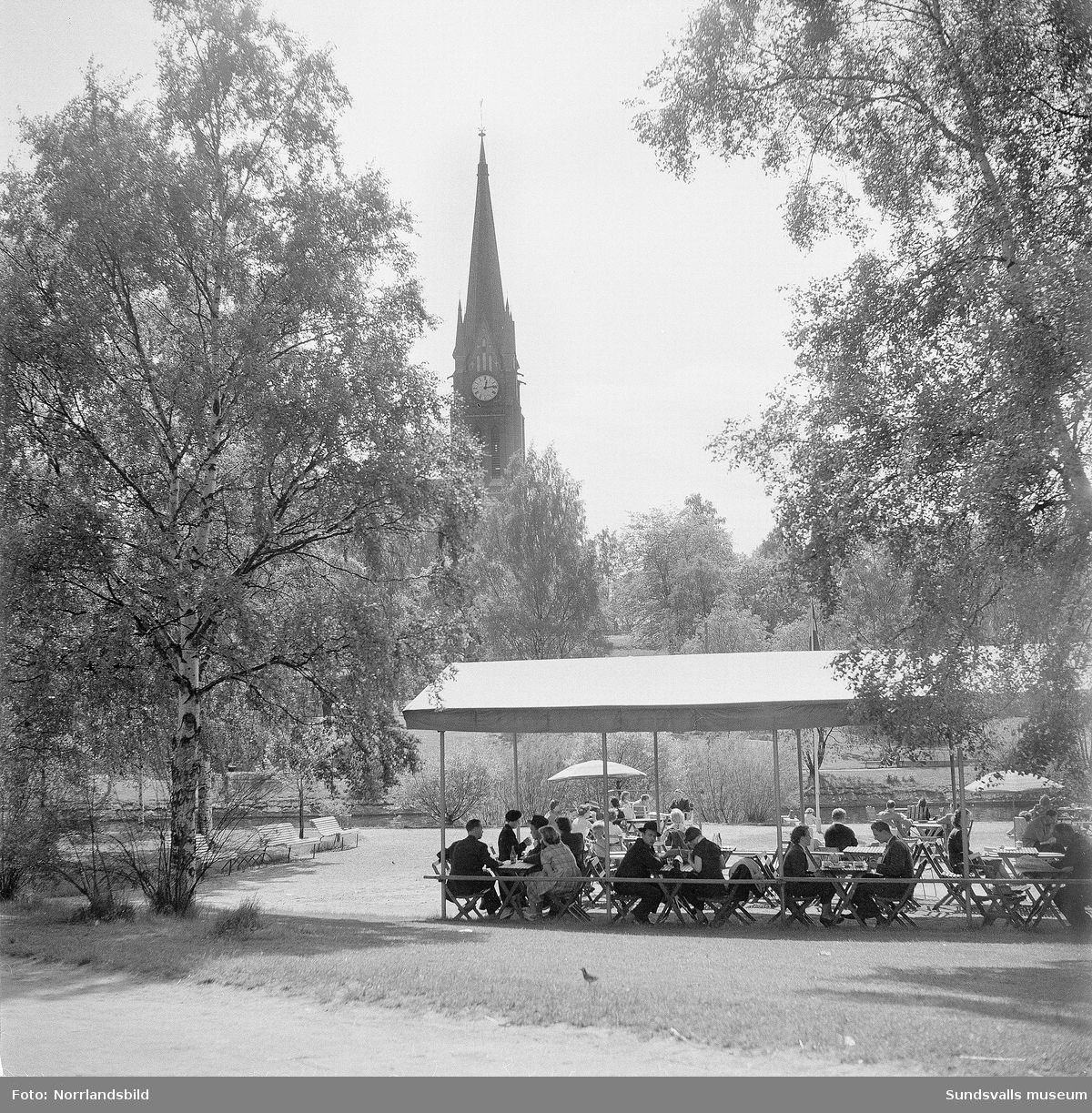 Kafé Ågläntan i Badhusparken vid Selångersån.