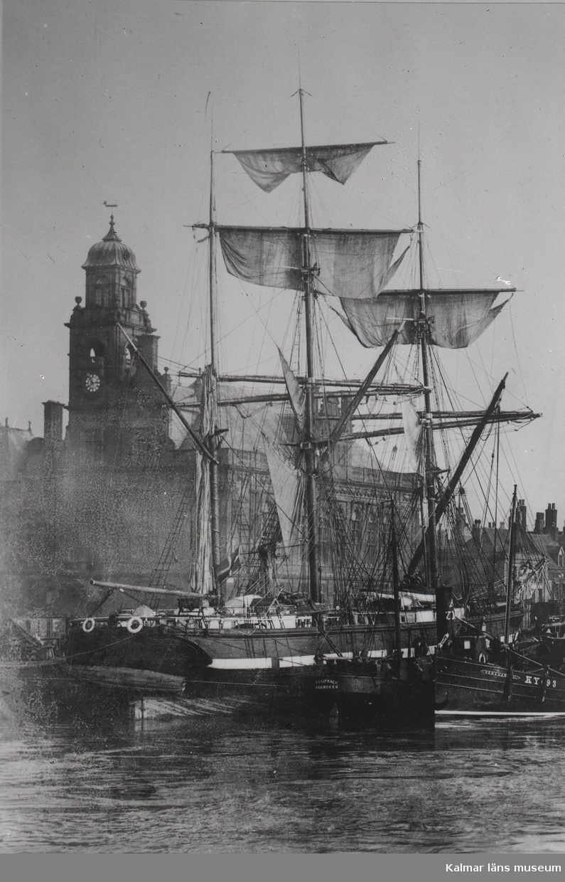 Segelfartyg "Saron" av Lillesand Västervik 1910 484 ton.
C. Lillesand 1875.