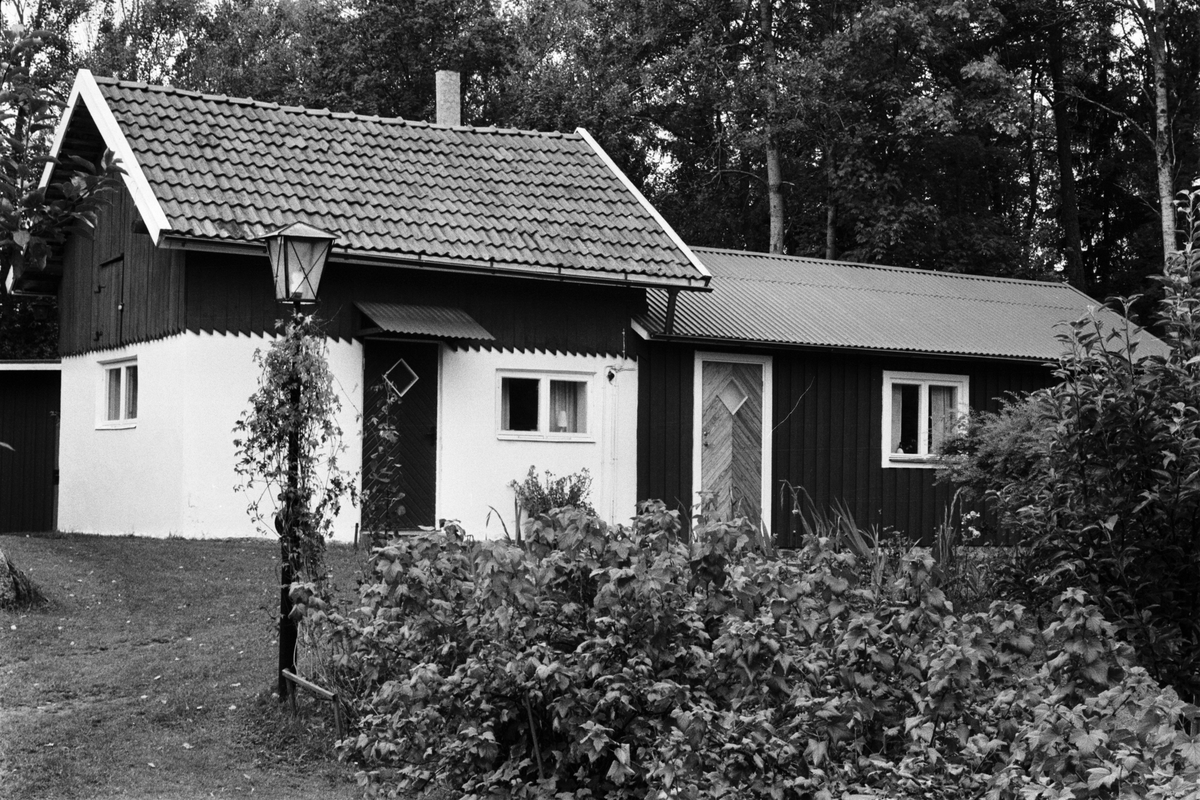 Fähus och gäststuga, Järsta 8:1, Anneberg, Tensta socken, Uppland 1978