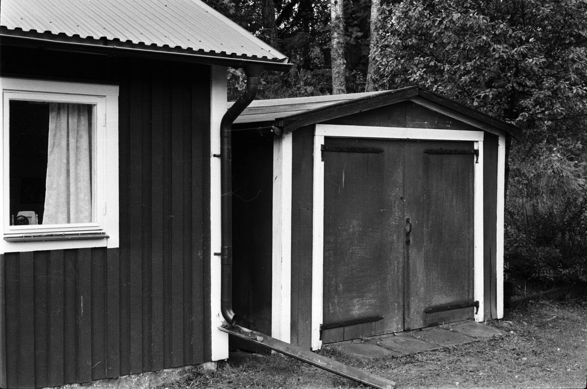Gäststuga och garage, Järsta 8:1, Anneberg, Tensta socken, Uppland 1978