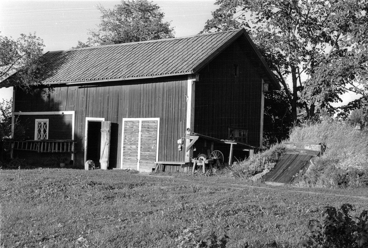 Fähus, vedbod, jordkällare och hydroforhus, Järsta 21:3, (Forsvik), Tensta socken, Uppland 1978