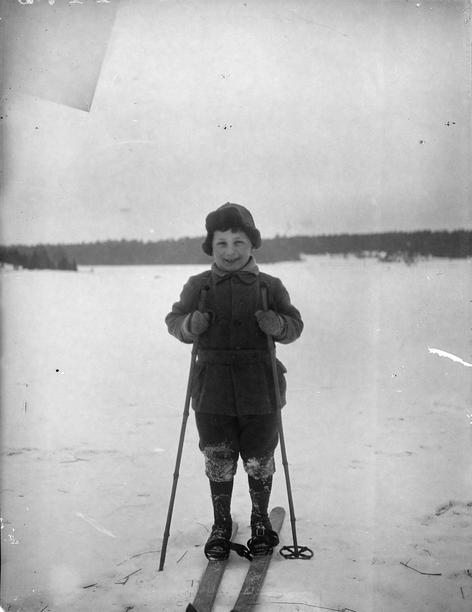 "Harry Mejer Stockholm på skidor", Uppland 1919