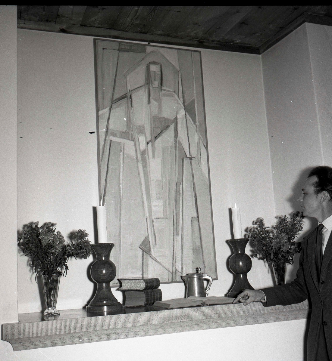Bilden togs vid tillfället för överlämnandet av en tavla i Föra Kyrka den 30/10 1958.