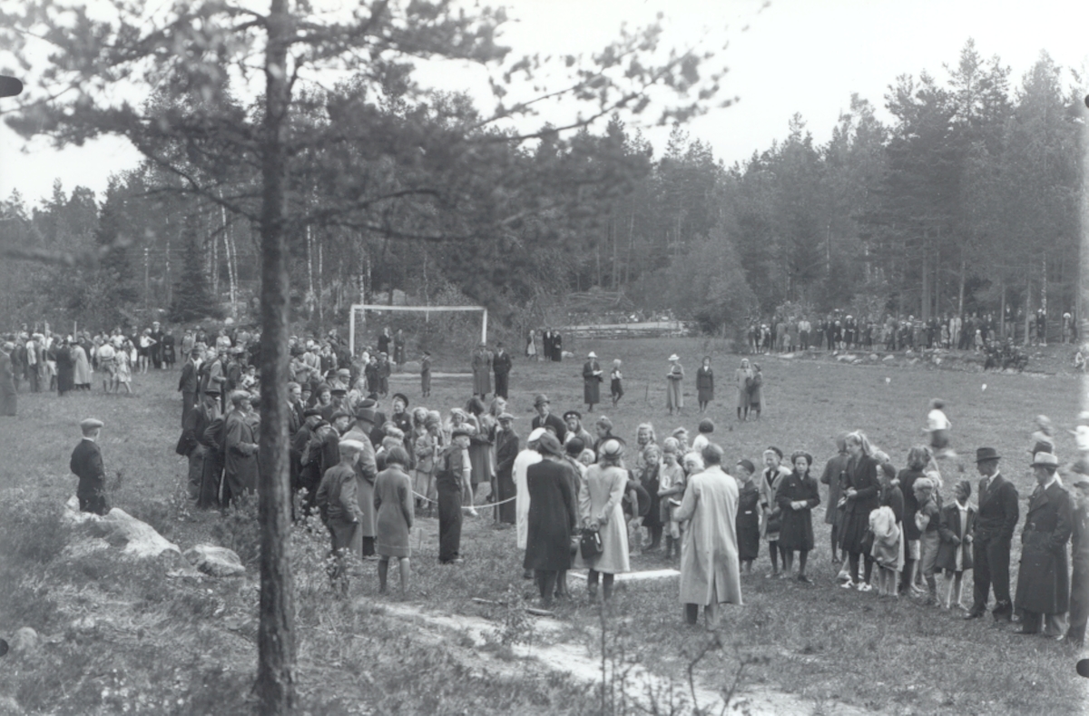 Skolidrottstävlingar en söndag i september eller oktober. Tävlingarna hölls på Misterhults AIS gamla fotbollsplan Oxmossen, Späckemåla.