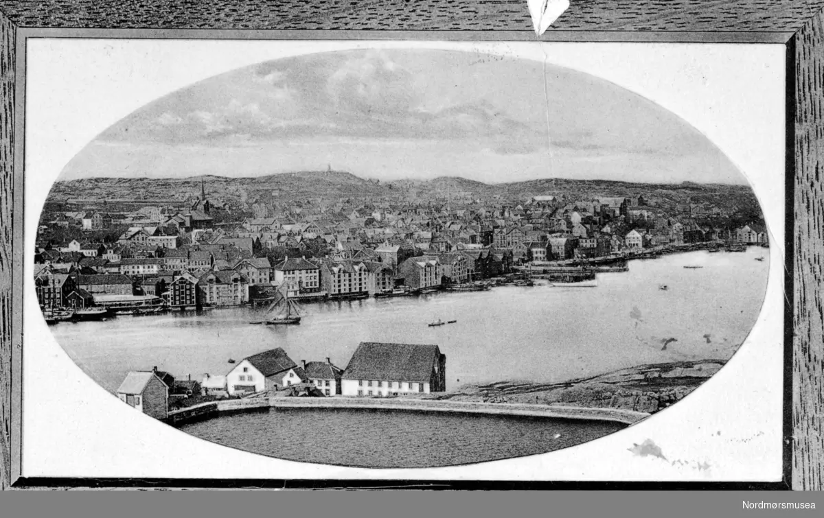 Kirkelandet sett fra vanndammen på Innlandet i begynnelsen av 1900-årene.

(Frå Nordmøre Museum si fotosamling)