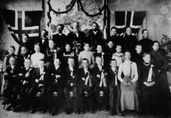 Nordlandet folkeskole, Kristiansund. Mannen med bart øverst 