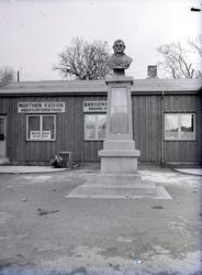 Krigen har kommet til Kristiansund. Etter nazistenes herjing