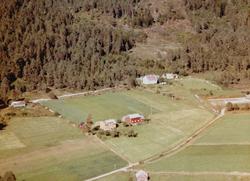 Flyfoto fra blant annet gården ";Kveldheim"; tilhørende Jon 