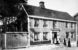 Et bolighus på Hålahaugen, Kirkelandet i Kristiansund, med f