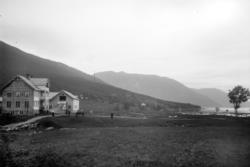 Fra Nordmøre Museums fotosamlinger.
 -
 Dette er fra Ner-Lan