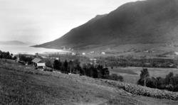 Parti fra Batnfjorden i Gjemnes kommune. Her med bygda ved s