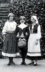 ";Fastnachten 1914"; : ";Ruth, Nora og
Ingeborg";. Karneval 