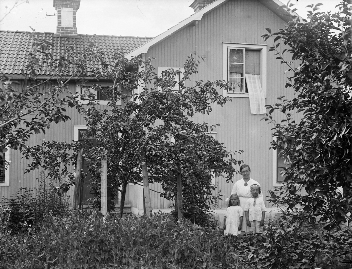 "David Larsons villa i Ådalen Altuna", Uppland 1919