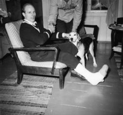 Vardens arkiv. "Otto Austad. Hjemkommet idag fra sykehuset. 