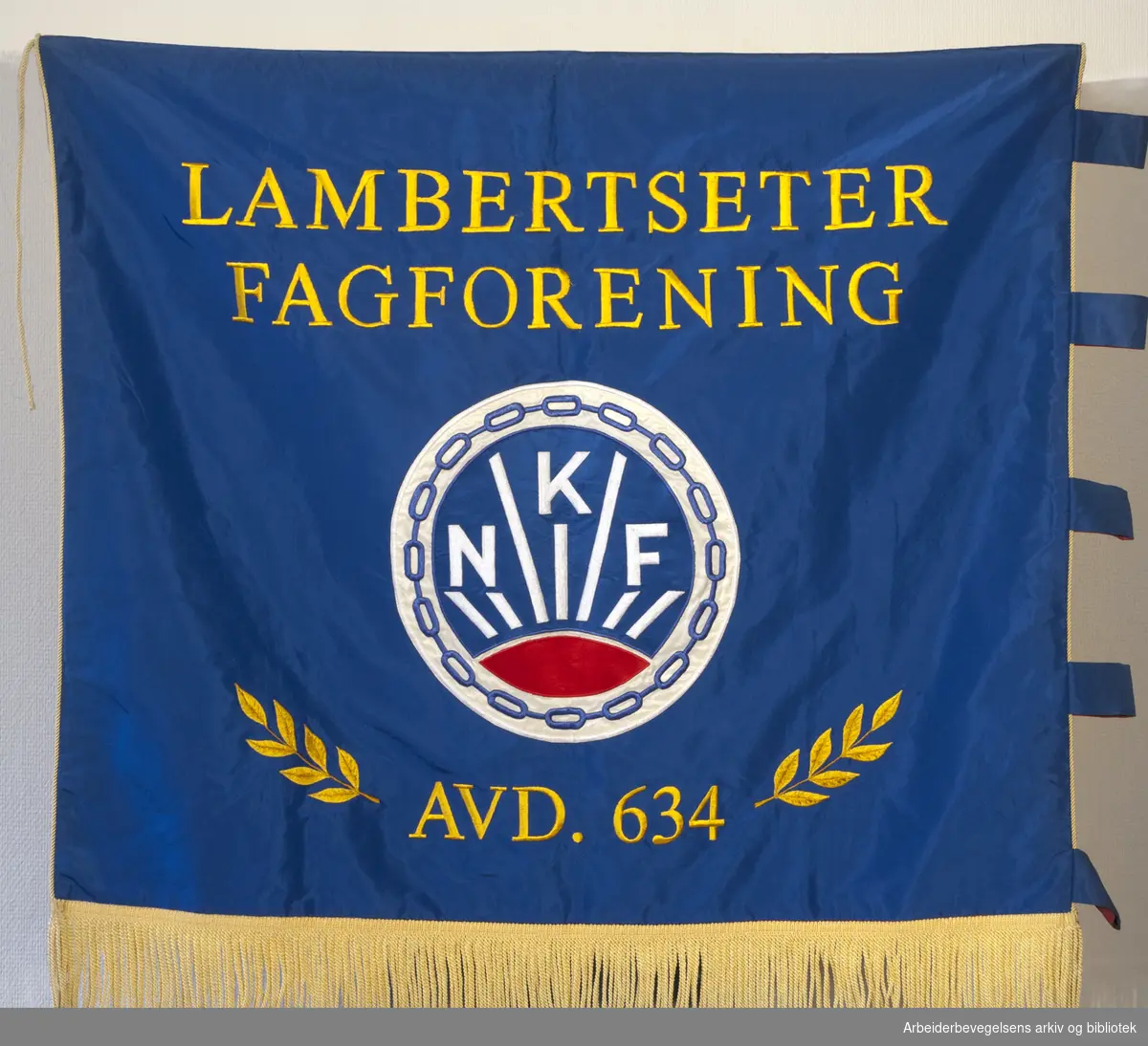 Lambertseter Fagforening. Avd 634..Bakside..Fanetekst: Lambertseter Fagforening NKF Avd. 634
